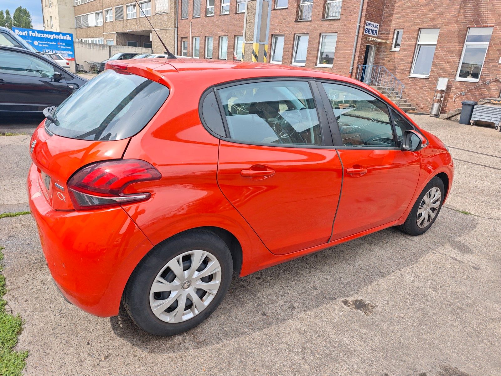 Fahrzeugabbildung Peugeot 208 Active