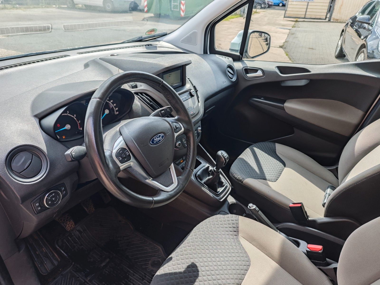 Fahrzeugabbildung Ford Tourneo Courier Trend
