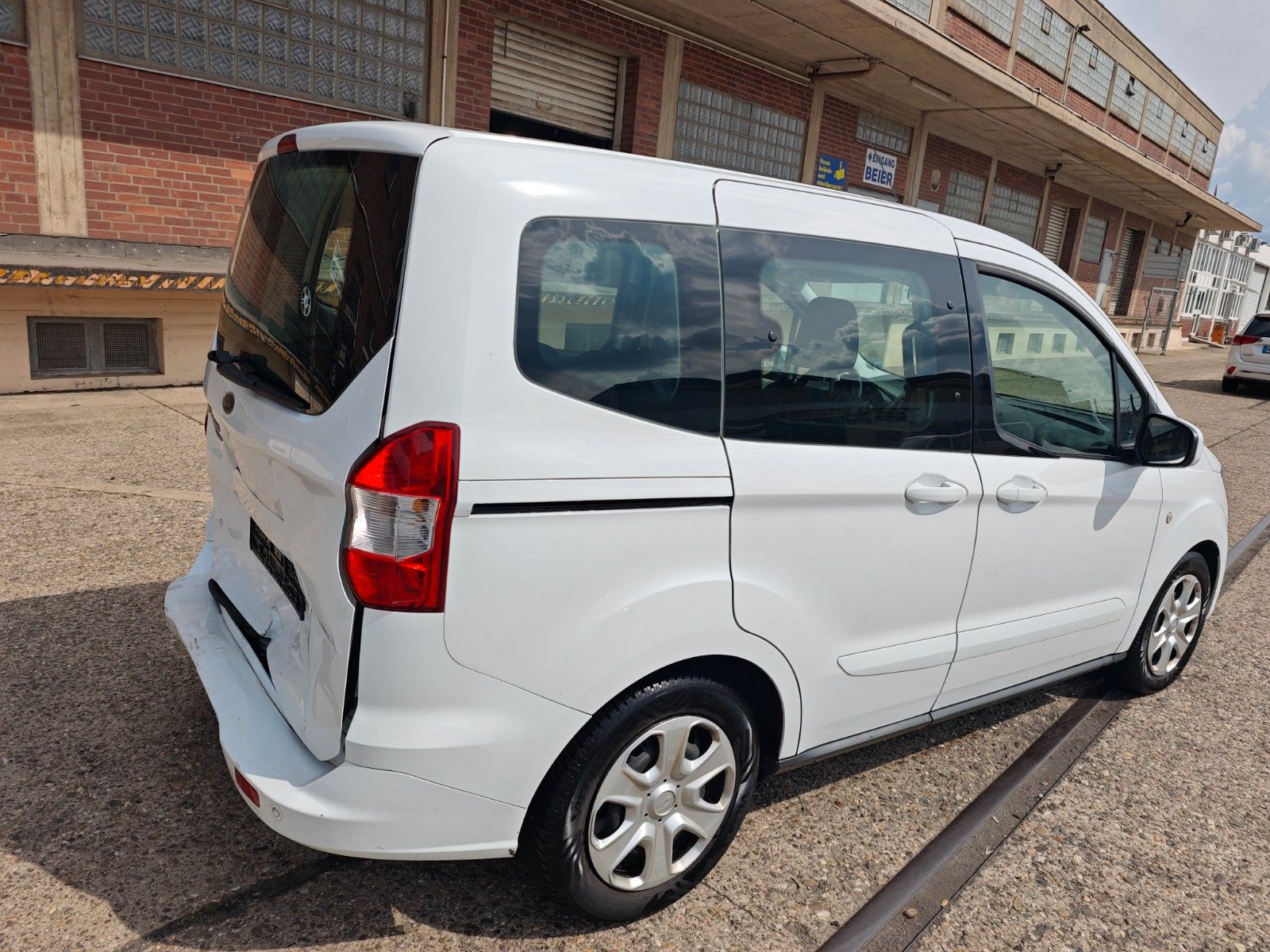 Fahrzeugabbildung Ford Tourneo Courier Trend