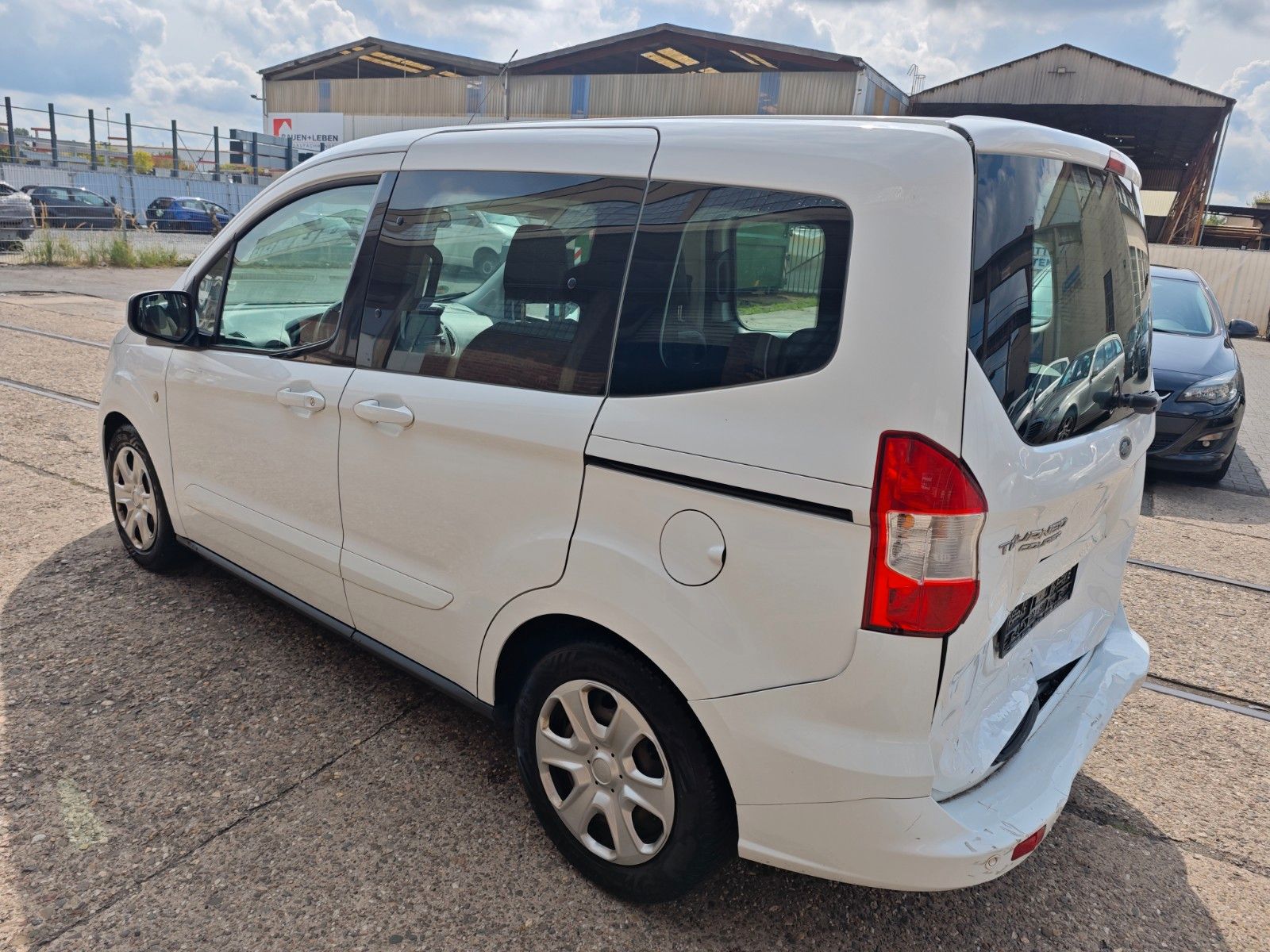 Fahrzeugabbildung Ford Tourneo Courier Trend