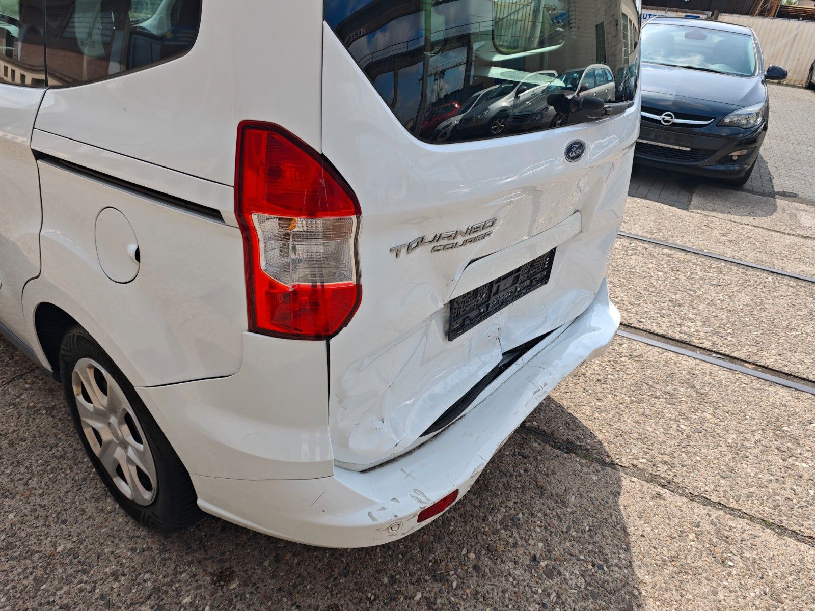 Fahrzeugabbildung Ford Tourneo Courier Trend