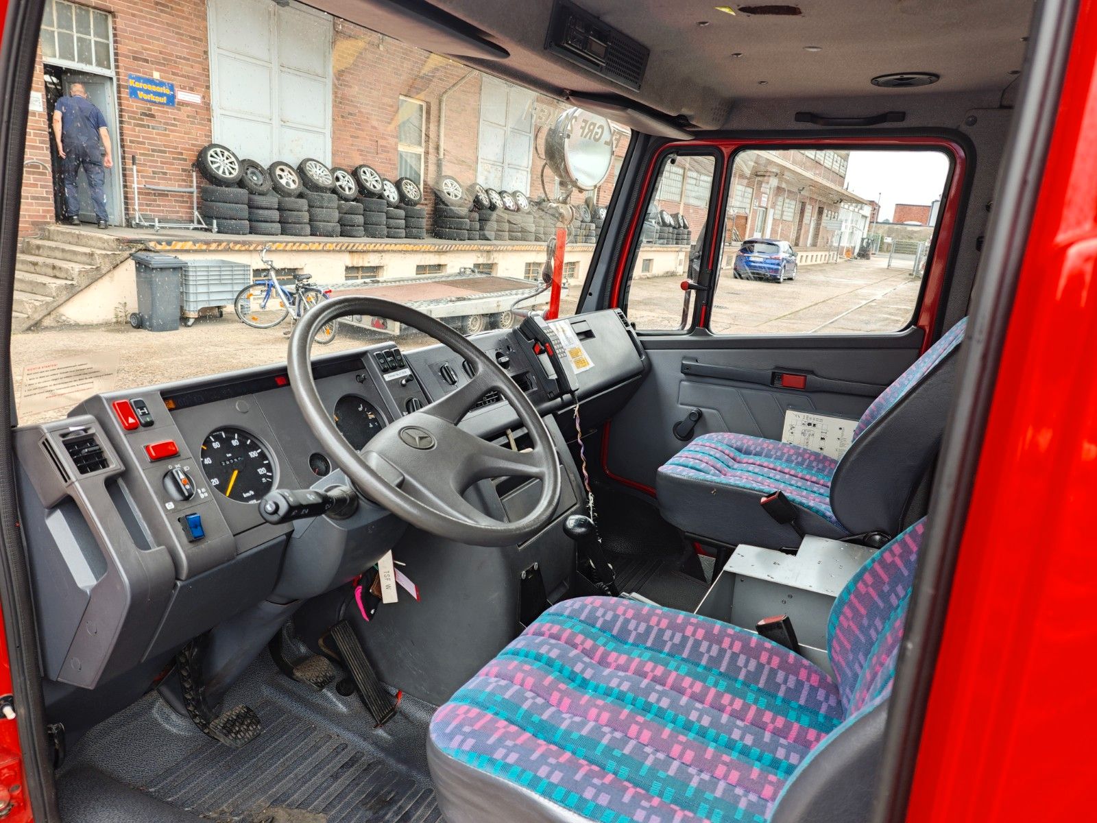 Fahrzeugabbildung Mercedes-Benz 609 D DOKA