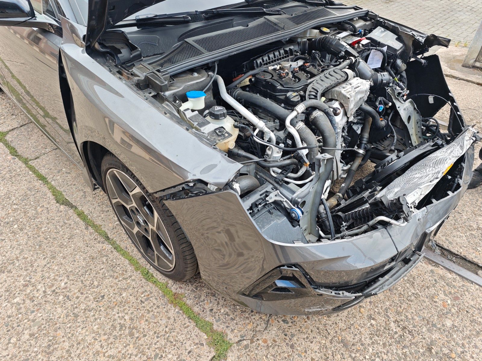 Fahrzeugabbildung Opel Astra 1.2 Turbo 96kW GS Auto