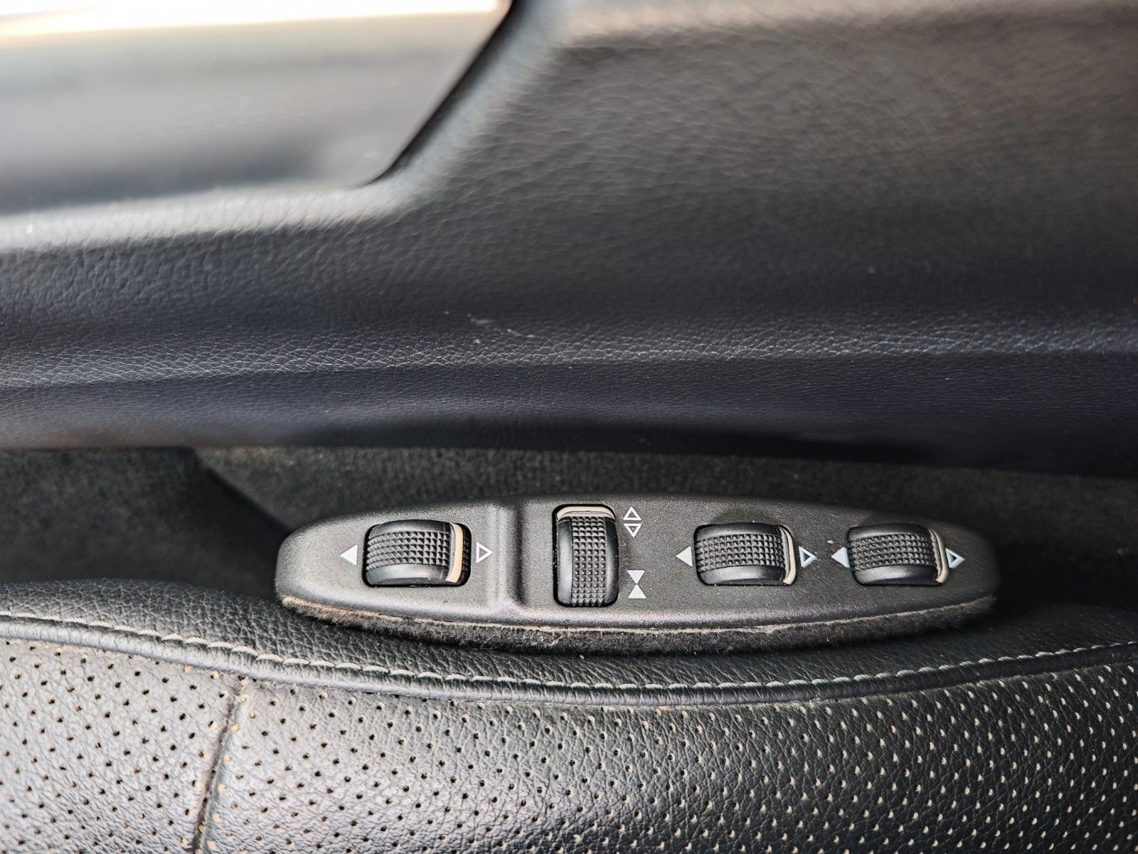 Fahrzeugabbildung Mercedes-Benz E 350 E T-Modell E 350 BlueTec