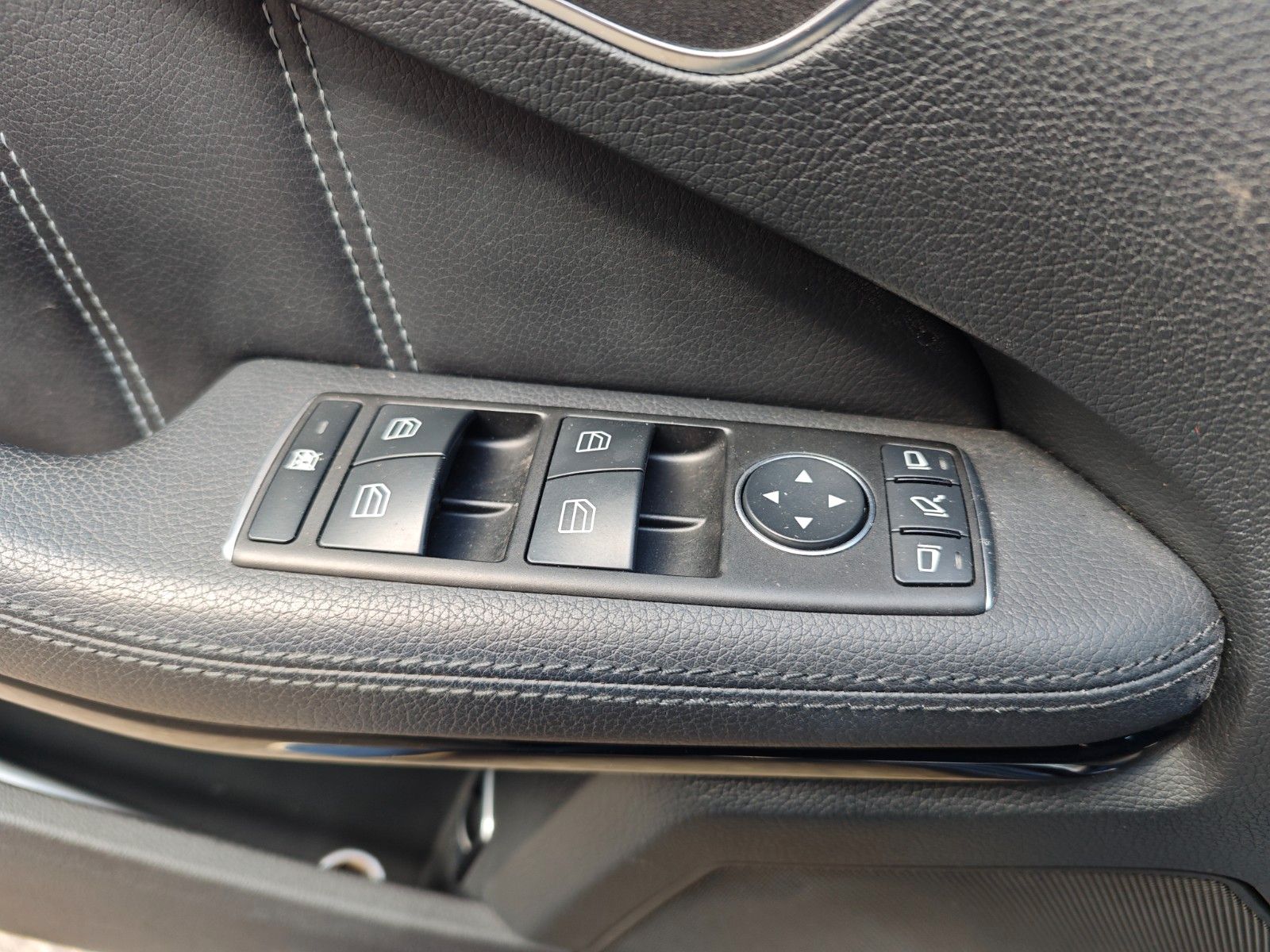 Fahrzeugabbildung Mercedes-Benz E 350 E T-Modell E 350 BlueTec