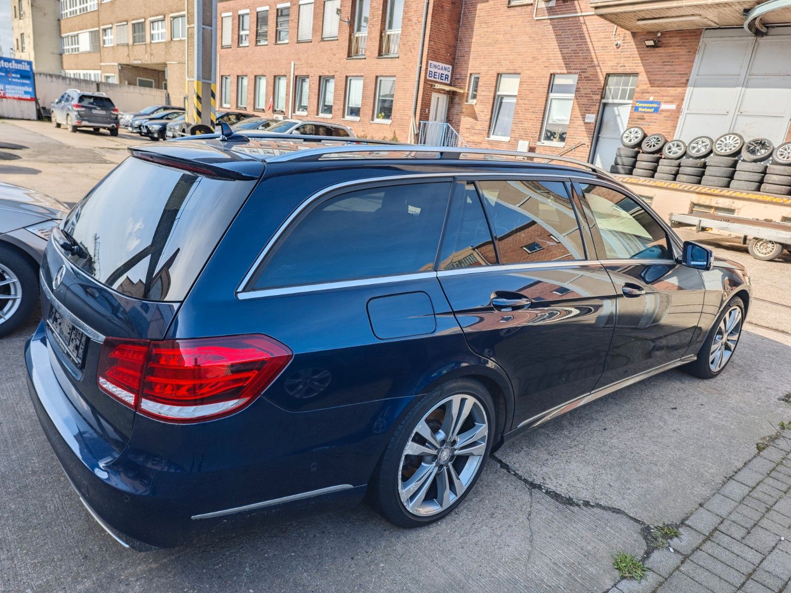 Fahrzeugabbildung Mercedes-Benz E 350 E T-Modell E 350 BlueTec