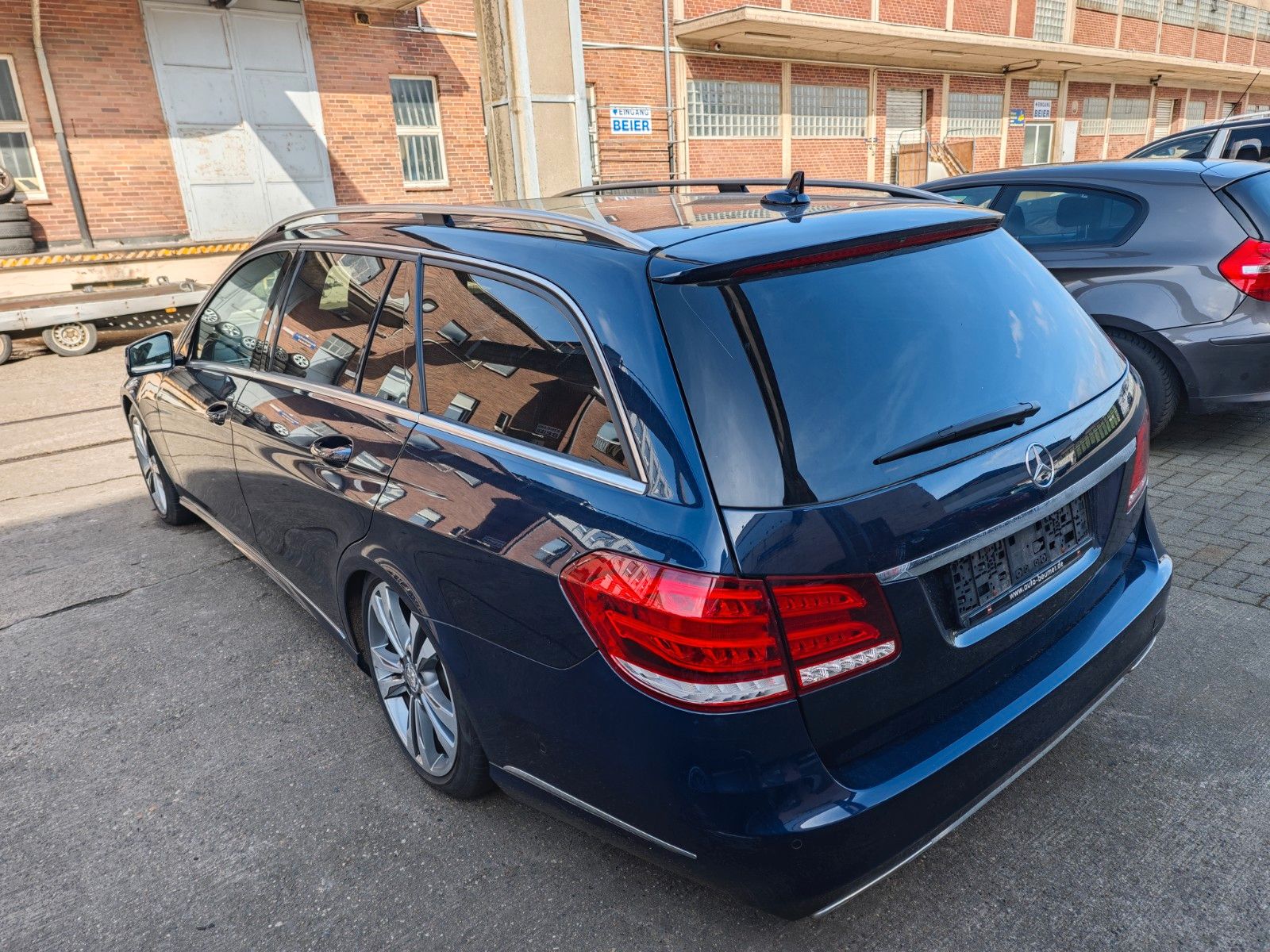 Fahrzeugabbildung Mercedes-Benz E 350 E T-Modell E 350 BlueTec
