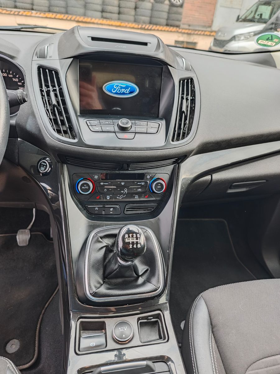 Fahrzeugabbildung Ford Kuga Titanium