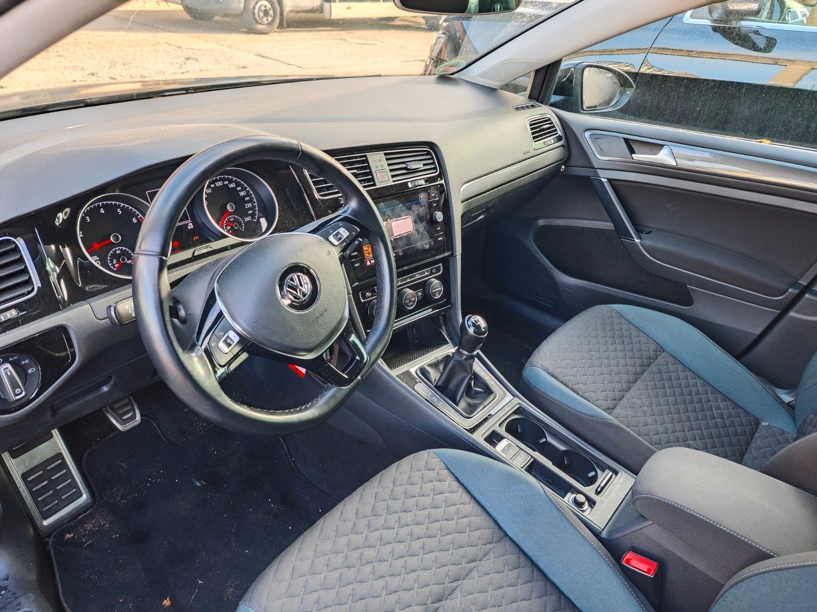 Fahrzeugabbildung Volkswagen Golf VII Variant IQ.DRIVE Start-Stopp