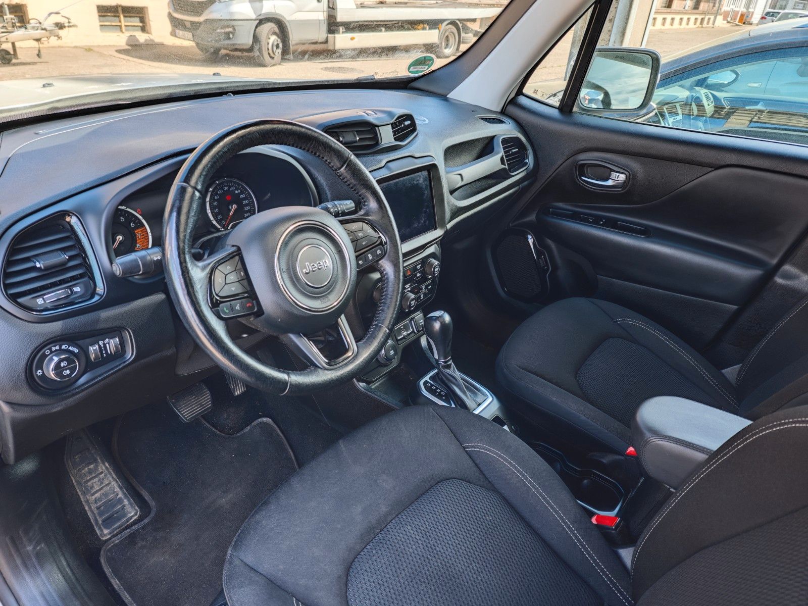 Fahrzeugabbildung Jeep Renegade Limited 4WD