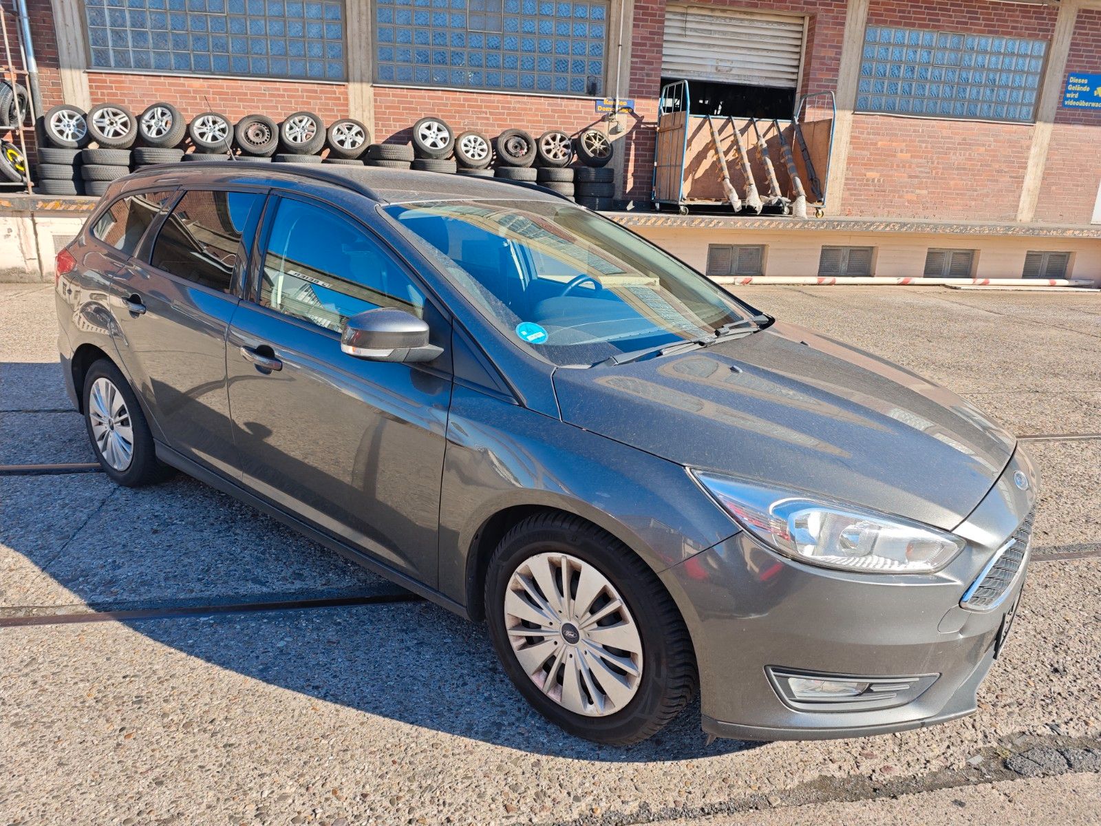 Fahrzeugabbildung Ford Focus Turnier Business