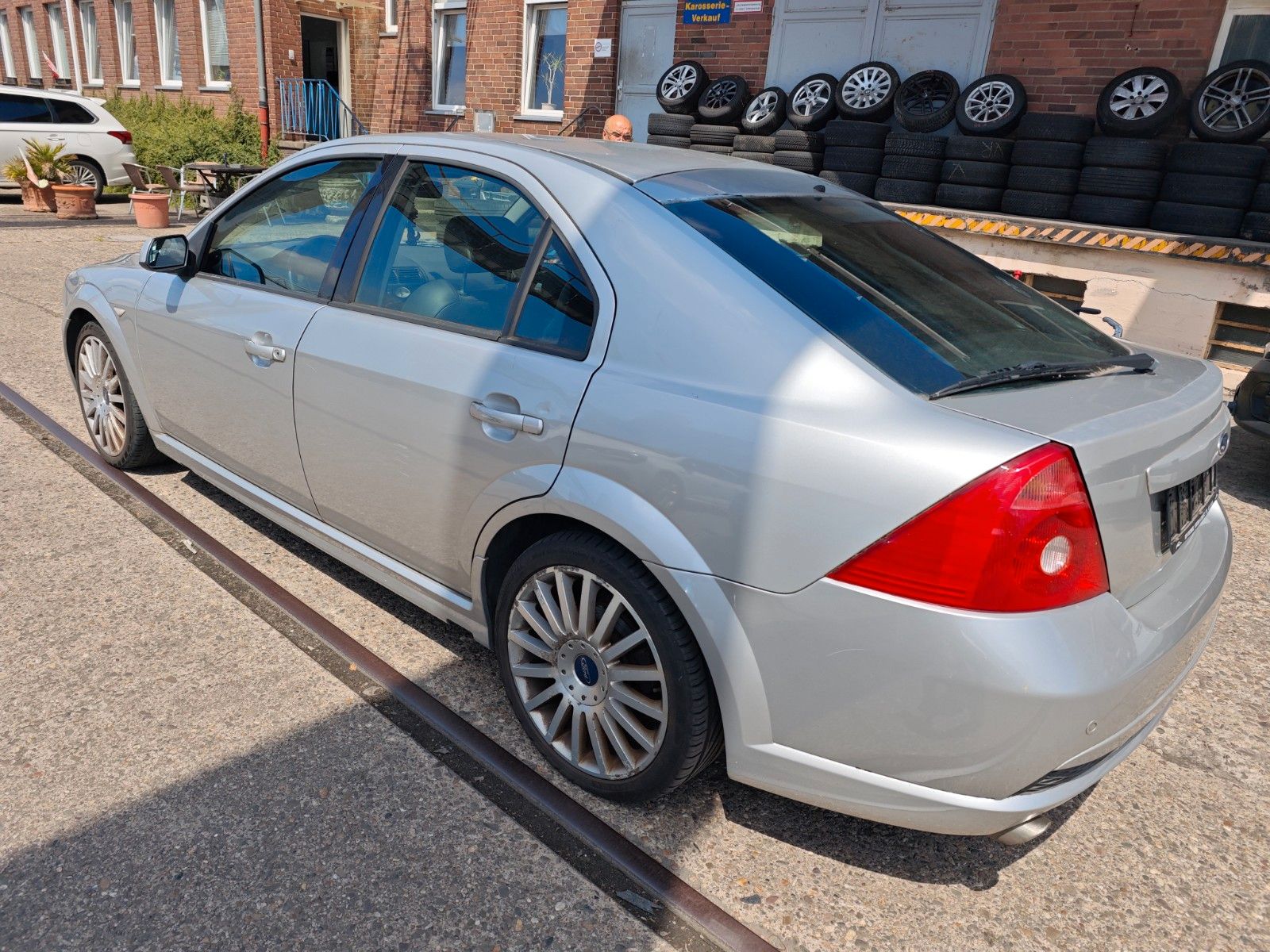 Fahrzeugabbildung Ford Mondeo ST220