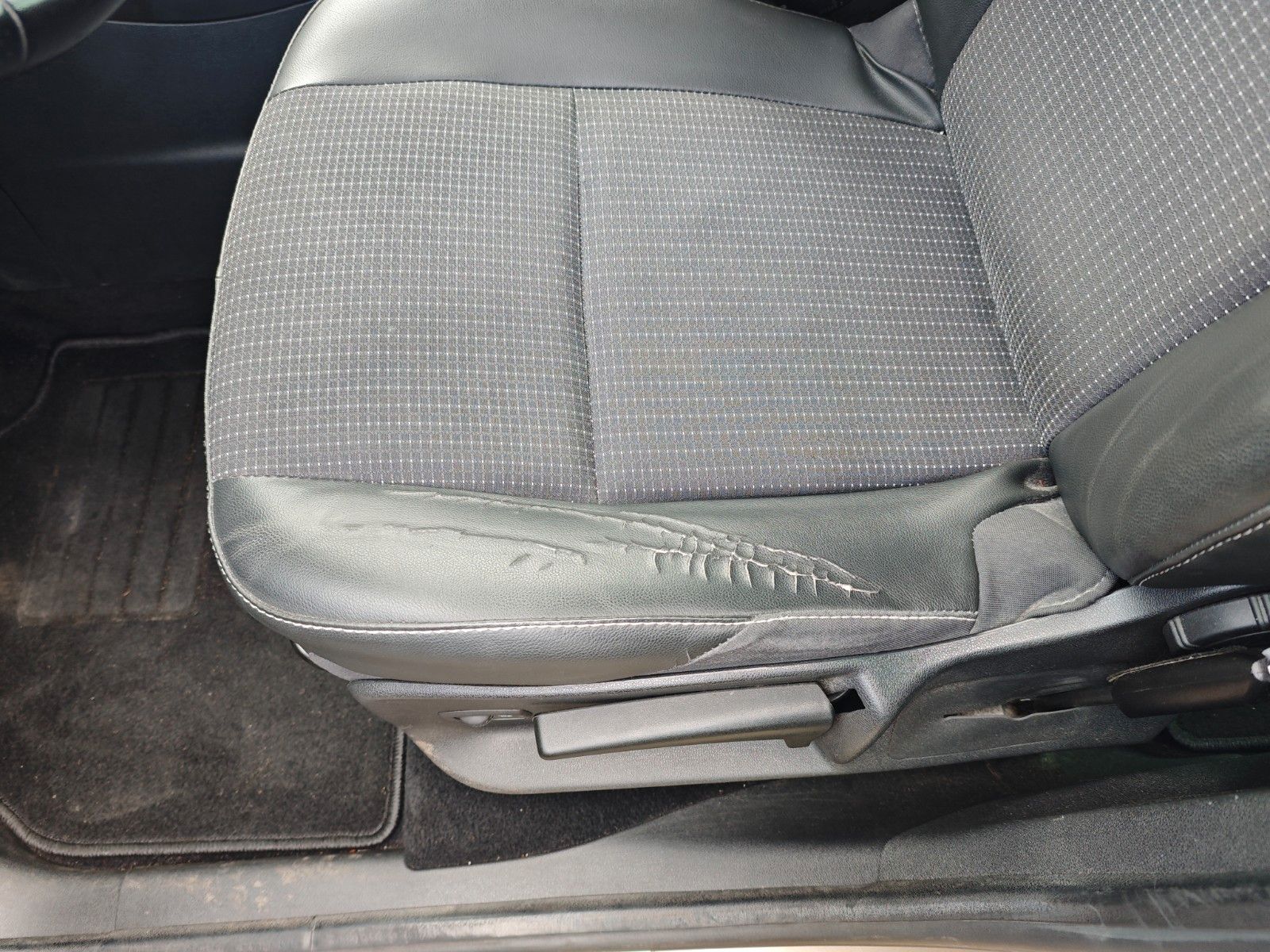 Fahrzeugabbildung Renault Scenic III Grand BOSE Edition
