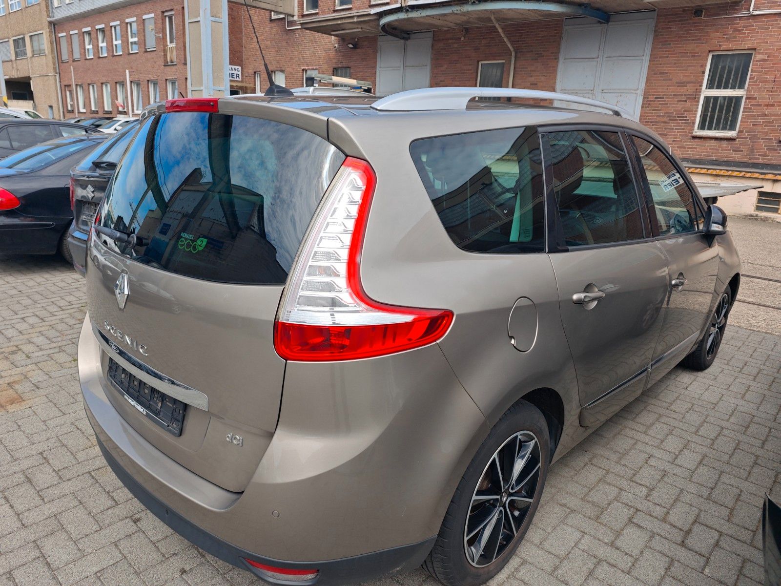 Fahrzeugabbildung Renault Scenic III Grand BOSE Edition