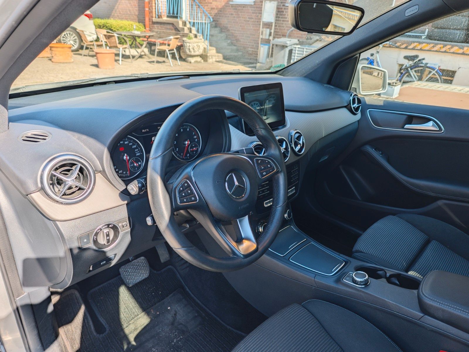 Fahrzeugabbildung Mercedes-Benz B 180 B B 180