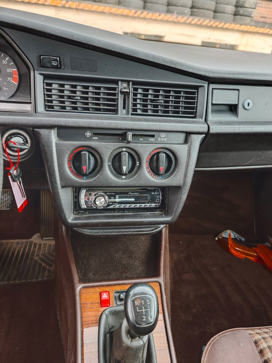Fahrzeugabbildung Mercedes-Benz 190 E