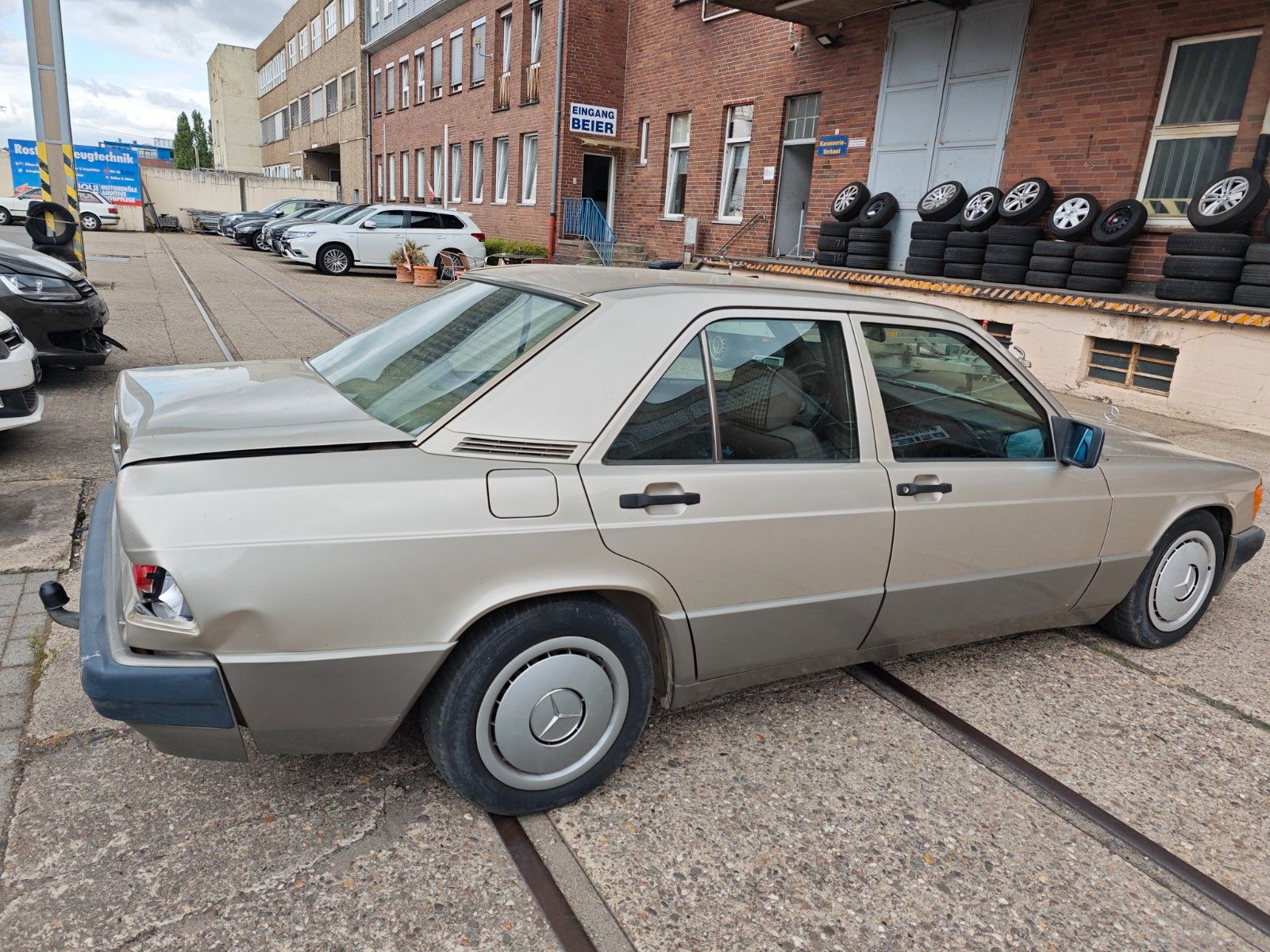Fahrzeugabbildung Mercedes-Benz 190 E