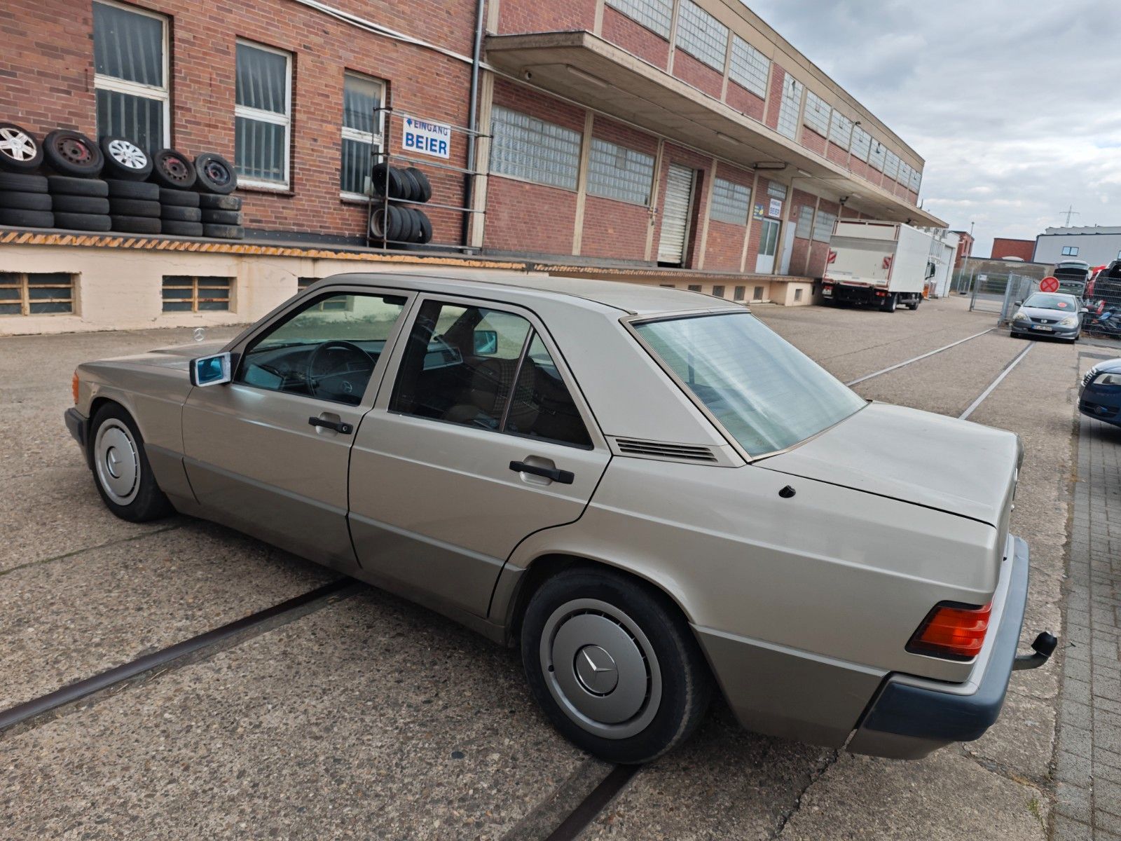 Fahrzeugabbildung Mercedes-Benz 190 E