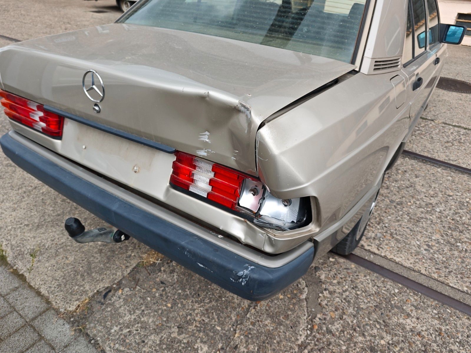 Fahrzeugabbildung Mercedes-Benz 190 E