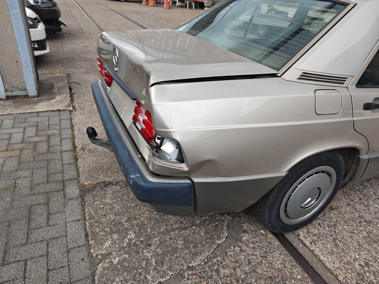 Fahrzeugabbildung Mercedes-Benz 190 E