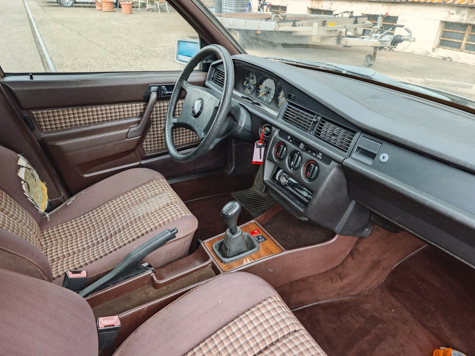 Fahrzeugabbildung Mercedes-Benz 190 E