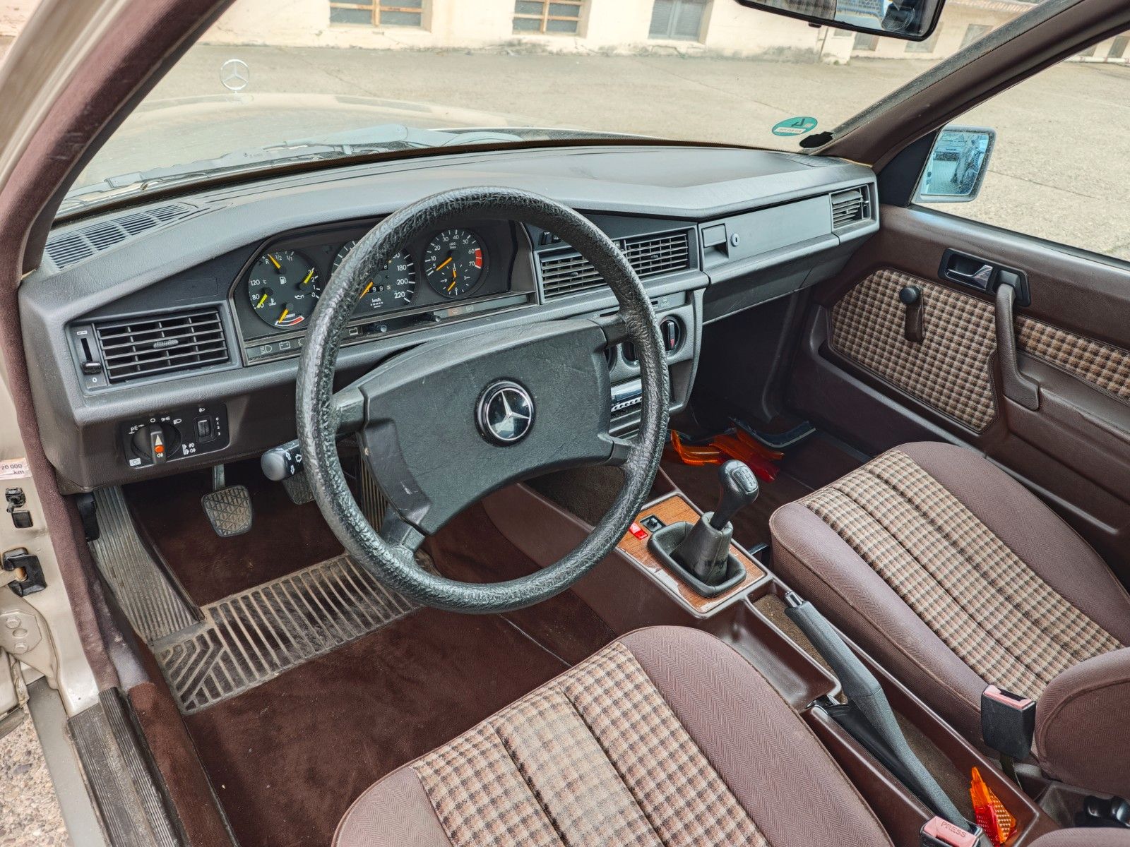 Fahrzeugabbildung Mercedes-Benz 190 E