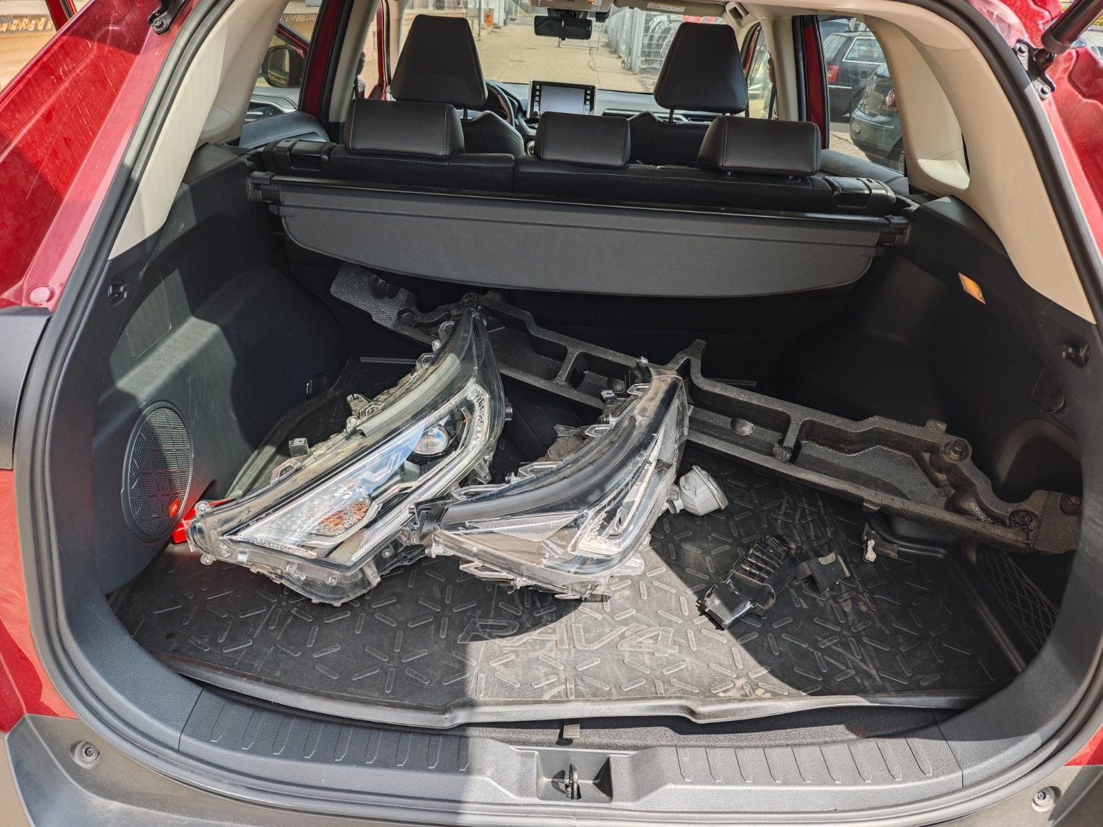 Fahrzeugabbildung Toyota RAV 4 RAV4 Hybrid 4x4 Lounge