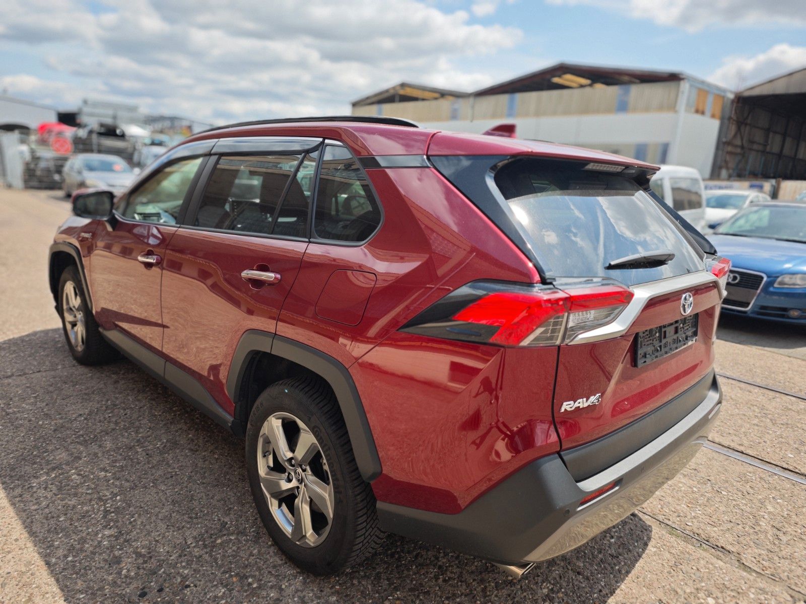 Fahrzeugabbildung Toyota RAV 4 RAV4 Hybrid 4x4 Lounge